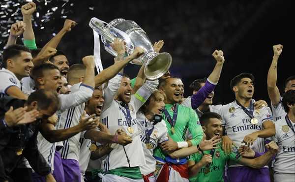 Hráči Realu oslavujú po víťazstve vo finále futbalovej Ligy majstrov 2016/2017.