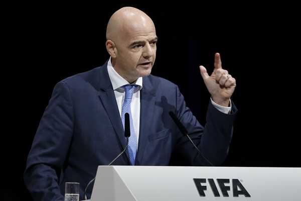 MetaTitle: Švajčiarsko futbal FIFA kongres prezident voľby.