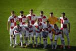 Hráči Chorvátska pózujú pred súbojom so Španielskom.