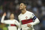 Cristiano Ronaldo v súboji s Bosnou a Hercegovinou.