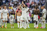 Karim Benzema sa lúči s fanúšikmi Realu Madrid.