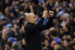 Tréner Manchestru City Josep Guardiola oslavuje druhý gól Fodena.