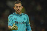 Martin Dúbravka vychytal triumf Newcastle.