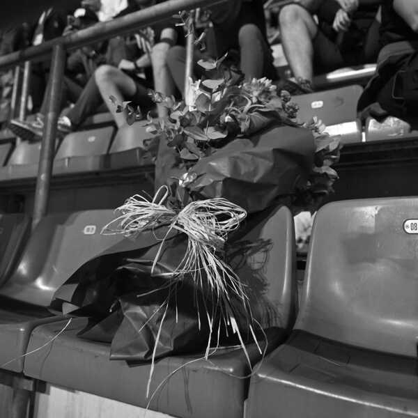 Kvety pre zosnulého fanúšika Liverpoolu.