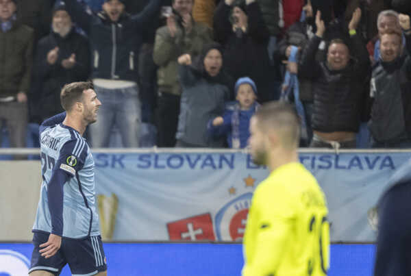 Aleksandar Čavrič v drese Slovana Bratislava.