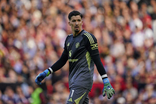 Brankár Manchestru United Altay Bayindir.