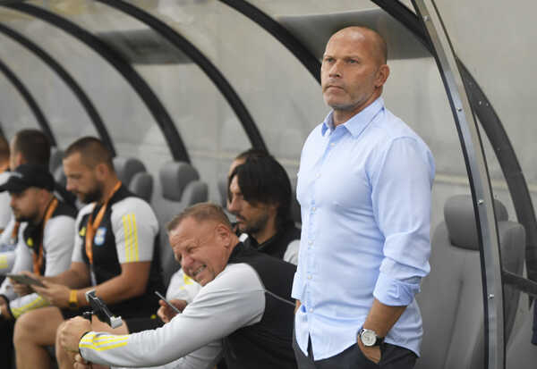 Vpravo tréner Košíc Anton Šoltis.