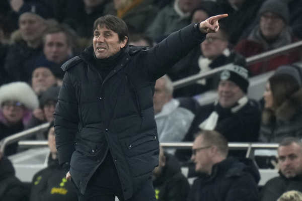 Antonio Conte na lavičke Tottenhamu.