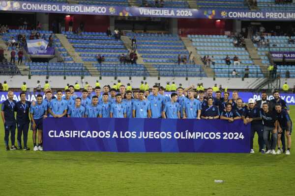 Hráči Argentíny pózujú pre skupinovú fotografiu po víťazstve nad Brazíliou 1:0.