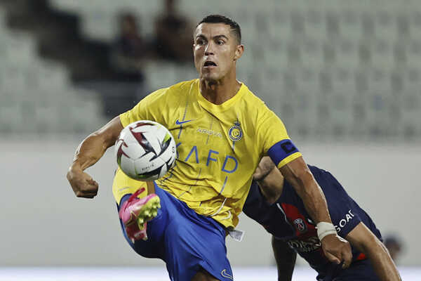 Cristiano Ronaldo počas prípravného zápasu Paríž St. Germain - Al-Nassr v Osake.