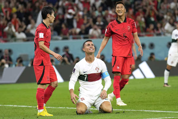 Cristiano Ronaldo v súboji s Kóreou.