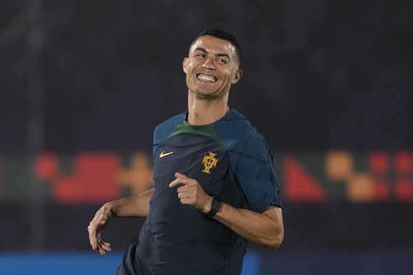 Cristiano Ronaldo v drese Portugalska. Cristiano Ronaldo v drese Portugalska.