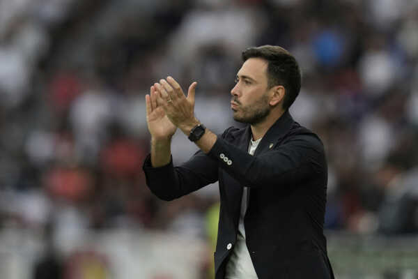 Tréner Davide Ancelotti skončil na lavičke Botafoga.