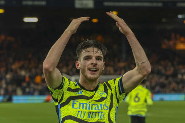 Declan Rice oslavuje víťazný gól v zápase.