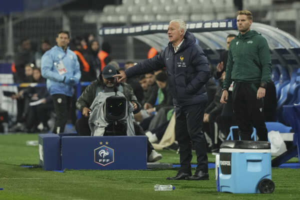 Tréner francúzskej futbalovej reprezentácie Didier Deschamps.