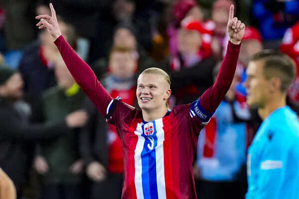 Nór Erling Haaland a jeho radosť po strelenom góle. Nór Erling Haaland a jeho radosť po strelenom góle.