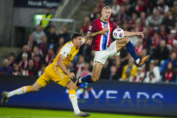 Erling Haaland (vpravo) z Nórska.