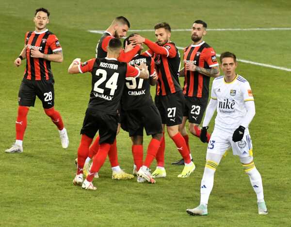 Futbalisti Trnavy sa tešia po strelení gólu.