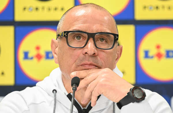 Tréner futbalistov Slovenska Francesco Calzona počas tlačovej konferencie pred zápasom s Kosovom.