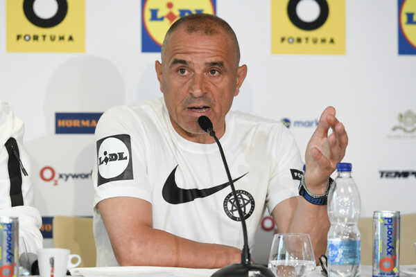 Tréner slovenskej futbalovej reprezentácie Francesco Calzona. Tréner slovenskej futbalovej reprezentácie Francesco Calzona.