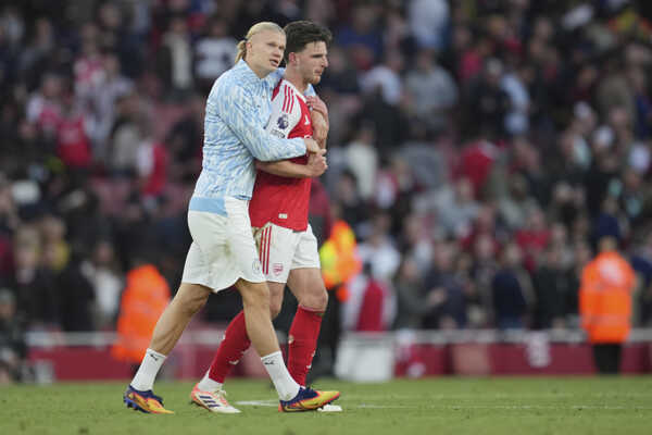 Gabriel Martinelli a Erling Haaland.