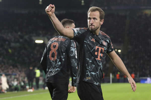 Futbalista Bayernu Harry Kane sa teší z gólu.
