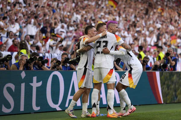 Tím Nemecka sa raduje po góle na EURO 2024.