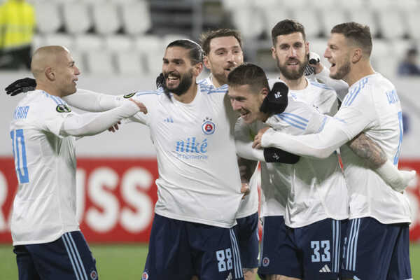 Jaba Kankava, Kyriakos Savvidis, Guram Kašia, strelec gólu Juraj Kucka, Kenan Bajrič a Kevin Wimmer oslavujú gól Slovana Jaba Kankava, Kyriakos Savvidis, Guram Kašia, strelec gólu Juraj Kucka, Kenan Bajrič a Kevin Wimmer oslavujú gól Slovana