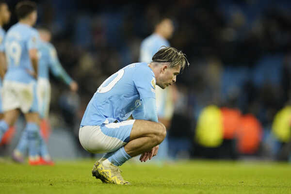 Frustrovaný Jack Grealish po domácom zlyhaní Manchestru City.