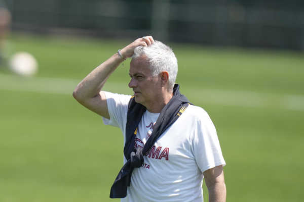 Jose Mourinho na tréningu AS Rím pred finále EL.