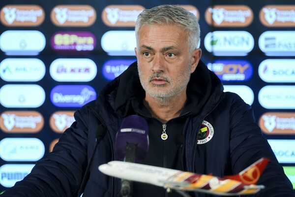 Tréner Fenerbahce Jose Mourinho.