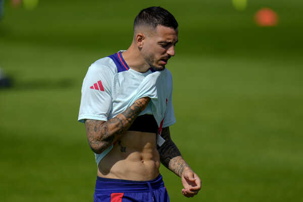 Španielsky futbalový reprezentant Joselu počas tréningu.