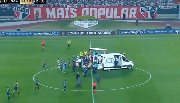 Hráč Juan Izquierdo skolaboval počas stretnutia.