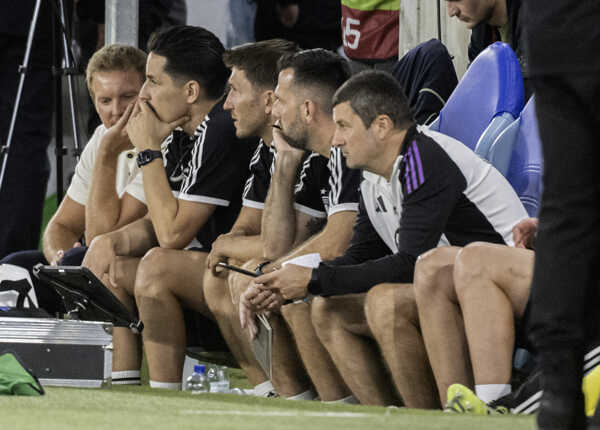 Nemecká lavička, vľavo tréner Nemecka Julian Nagelsmann.