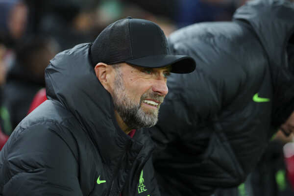 Jürgen Klopp na lavičke Liverpoolu. Jürgen Klopp na lavičke Liverpoolu.