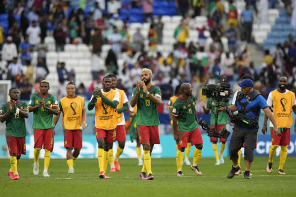 Futbalisti Kamerunu po remíze so Srbskom.