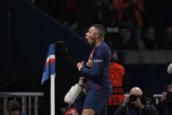 Kylian Mbappe a jeho gólová radosť. Kylian Mbappe a jeho gólová radosť.