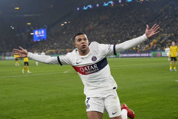 Kylian Mbappe a jeho gólová radosť. Kylian Mbappe a jeho gólová radosť.