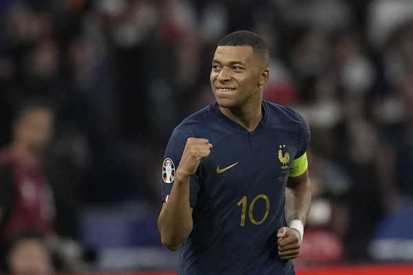 Kylian Mbappé v drese Francúzska.