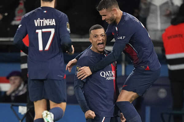 Kylian Mbappé oslavuje gól PSG.