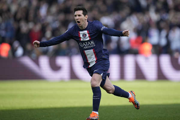 Lionel Messi v drese PSG oslavuje gól. Lionel Messi v drese PSG oslavuje gól.