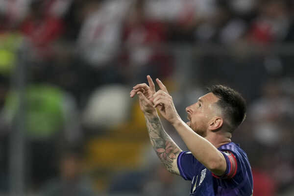 Argentínsky futbalista Lionel Messi získal v pondelok Zlatú loptu magazínu France Football.