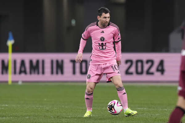 Futbalista Interu Miami Lionel Messi počas prípravného zápasu proti úradujúcemu japonskému šampiónovi Vissel Kobe.