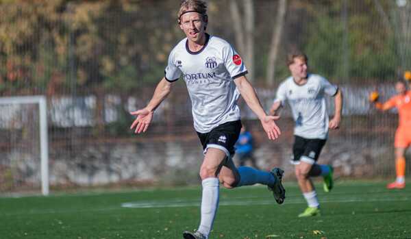 Lukáš Gašparovič oslavuje svoj parádny gól.