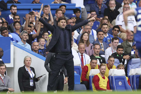 Mauricio Pochettino na lavičke londýnskej Chelsea.