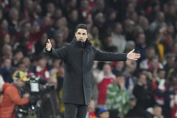 Tréner Arsenalu Mikel Arteta.