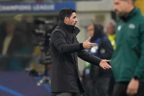 Tréner Arsenalu Mikel Arteta.