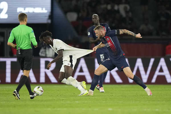 Milan Škriniar v drese PSG. Milan Škriniar v drese PSG.