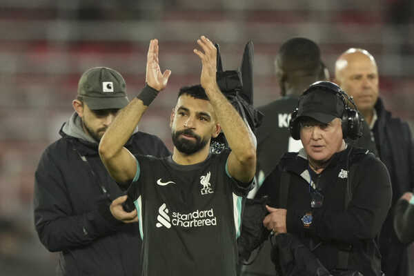Mohamed Salah sa teší z výhry. Mohamed Salah sa teší z výhry.