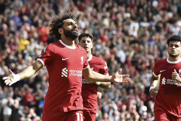 Hráč Liverpoolu Mohamed Salah sa teší z gólu.